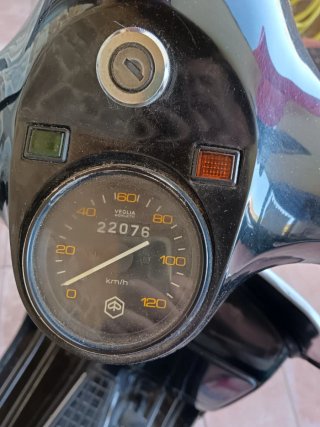 Vespa P200E 1984 Negra - 22076km