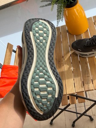 Nike Vomero 18 Plus Gris/Plata