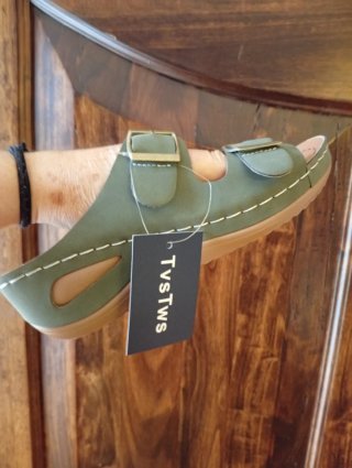 Sandalo/pantofola verde con cartellino