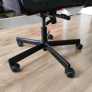 Silla de oficina IKEA negra regulable