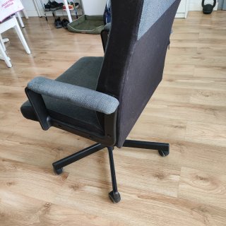 Silla de oficina IKEA negra regulable