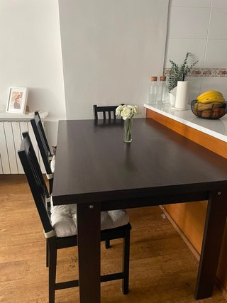 Muebles de salón y mesa de comedor