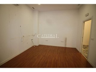 Local comercial en alquiler en Encarnación - Regina en Sevilla