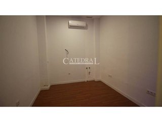 Local comercial en alquiler en Encarnación - Regina en Sevilla