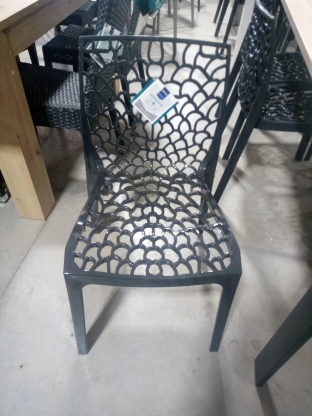 Silla de diseño negro. 25€ unidad