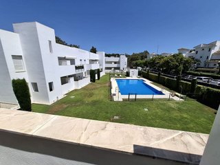 Piso en venta en Los Naranjos - Las Brisas en Marbella