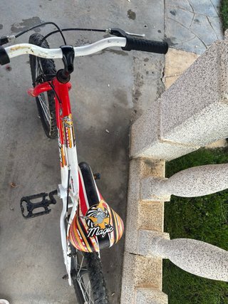 Bicicleta infantil Caliber roja y blanca