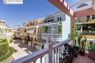 Casa adosada en venta en Bola de Oro - Serrallo en Granada