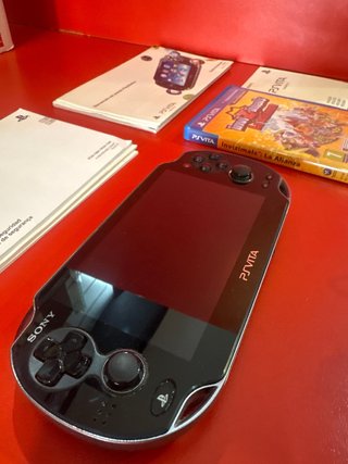 PS Vita OLED WiFi Pack Invizimals + 4GB