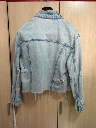 Chaqueta vaquera Pull&Bear desgastada