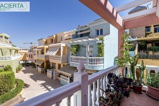 Casa adosada en venta en Bola de Oro - Serrallo en Granada