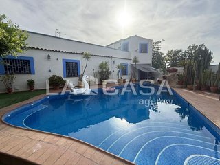 Chalet en venta en Montequinto en Dos Hermanas