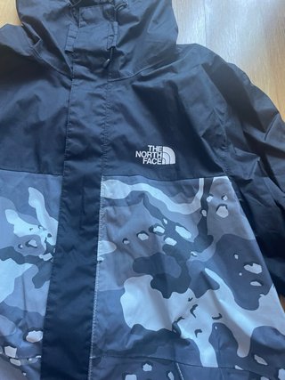 Chaqueta The North Face Camuflaje Negra Gris