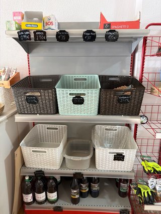 Mobiliario para tienda de alimentos y droguería