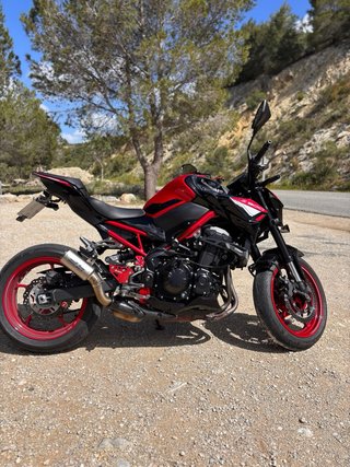 Kawasaki Z900 para A2 Negra/Roja.