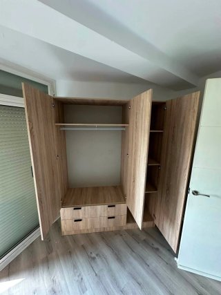 Armario blanco de madera