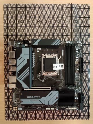 GIGABYTE B650 M DS3H PLACA BASE