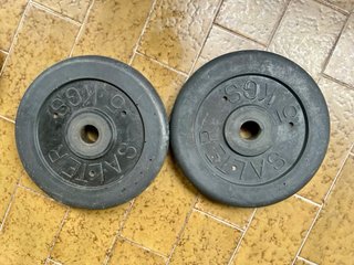 Barra Z y 30 kg de pesas para musculación.Crossfit
