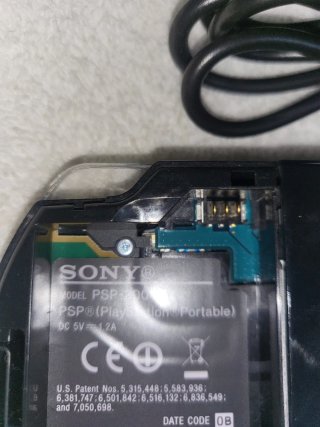 PSP 3000 Negra + Batería y Cargador USB