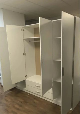 Armario blanco con 4puertas
