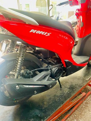 Kymco People 125 Scooter Roja