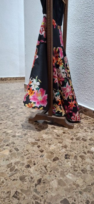 Vestido fiesta corto floral negro