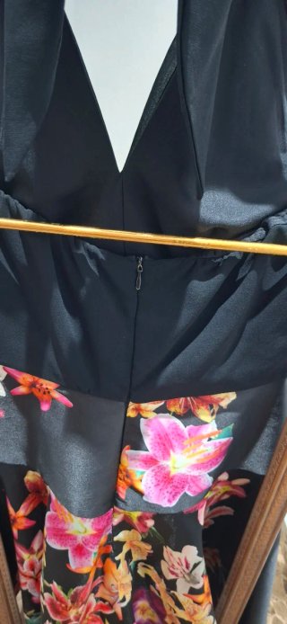 Vestido fiesta corto floral negro