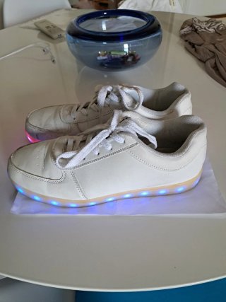 Scarpe 42 con luci LED ricaricabili
