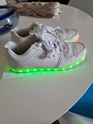 Scarpe 42 con luci LED ricaricabili