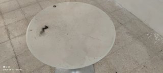 Mesa redonda antigua pie metálico para restaurar