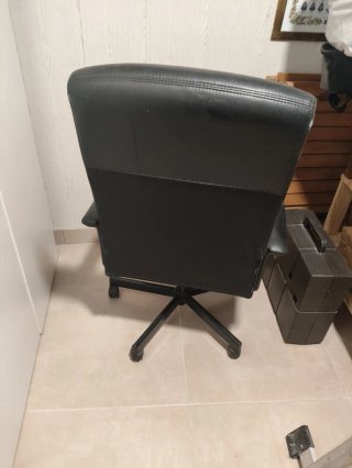 Sillón de oficina negro
