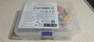 Juego de motricidad con pinzas y tubos