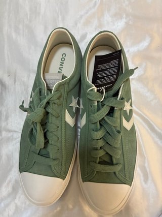 Zapatillas Converse Verde y Blanco Talla 45 De pie