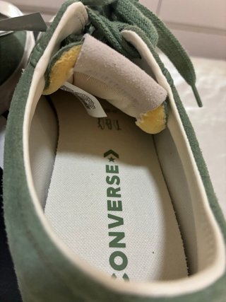 Zapatillas Converse Verde y Blanco Talla 45 De pie