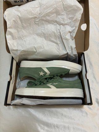 Zapatillas Converse Verde y Blanco Talla 45 De pie