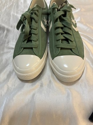 Zapatillas Converse Verde y Blanco Talla 45 De pie