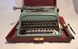 Máquina de escribir Olivetti Studio 44