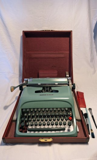 Máquina de escribir Olivetti Studio 44