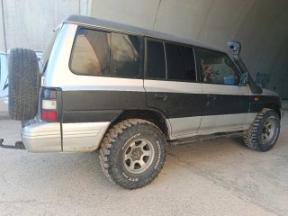 Mitsubishi súper exceed 2001