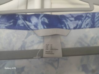 Blusa manga corta floral azul y blanco Talla. L