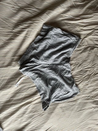 Pijama corto gris con encaje