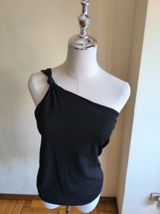Top negro con nudo en sisa Talla L Zara