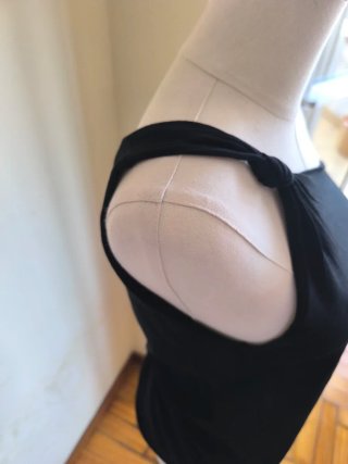 Top negro con nudo en sisa Talla L Zara