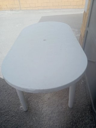 Mesa de jardín ovalada de plástico