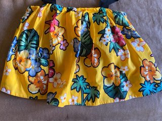 Top corto flores amarillo Stradivarius
