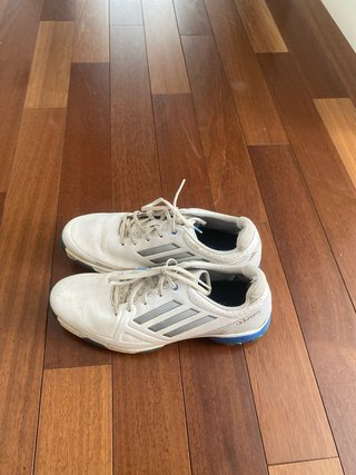 Zapatos de golf Adidas blancos y azules