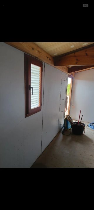 Caseta de madera para exterior.