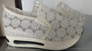 Zapatillas blancas de encaje
