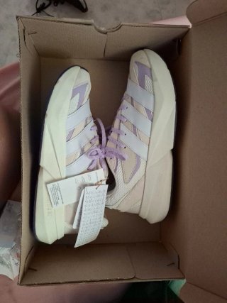 Zapatillas Adidas Beige y Morado