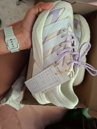Zapatillas Adidas Beige y Morado